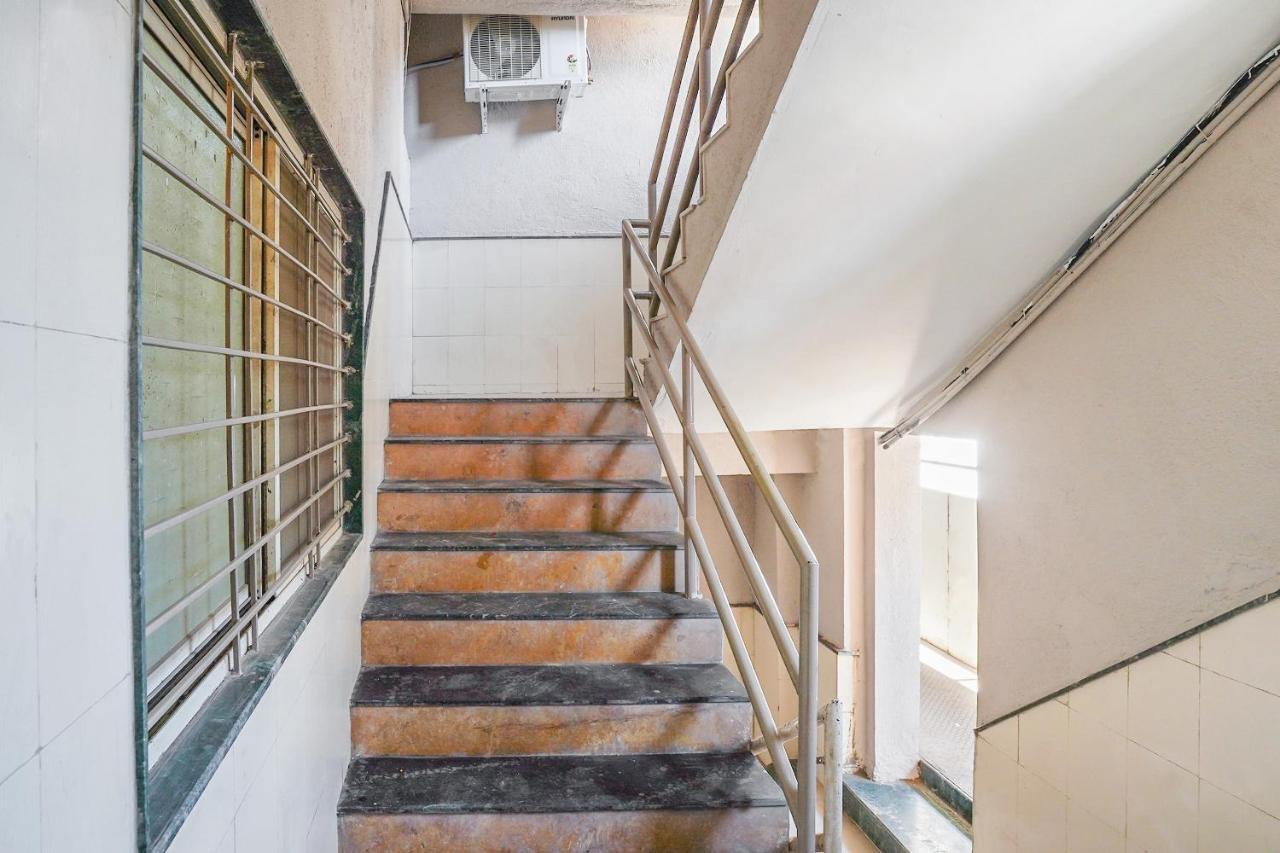 Oyo Flagship 70264 Hotel Vrindavan Mangvadi エクステリア 写真